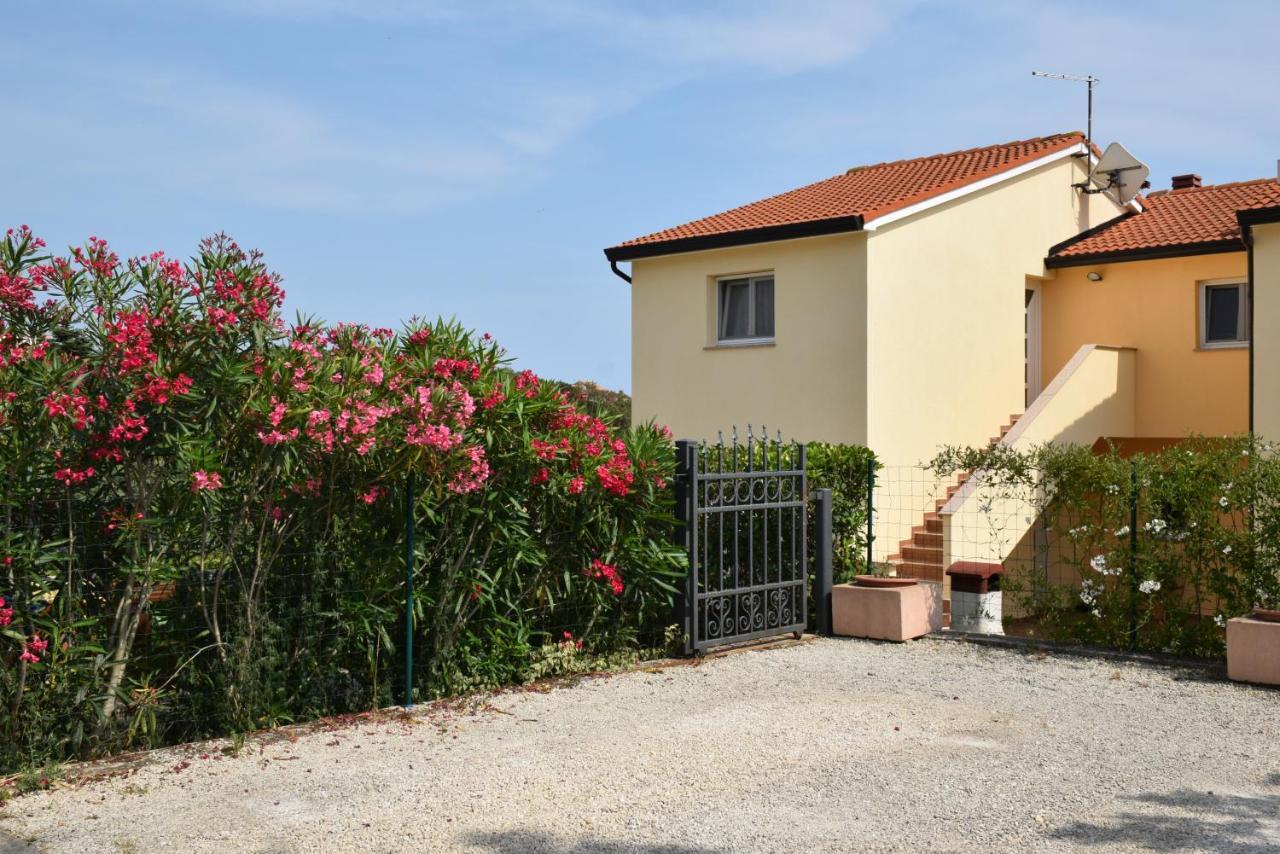 Villa Vinki Vinkuran Exteriör bild
